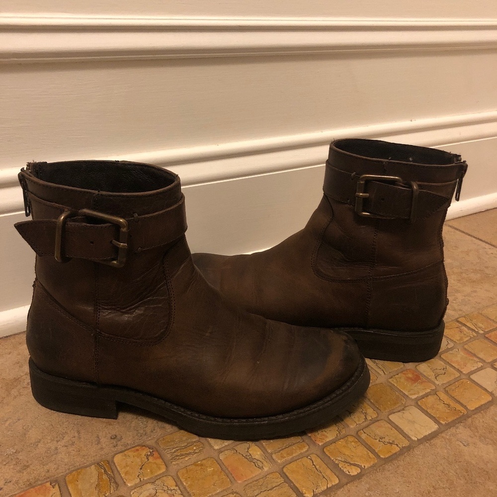 Frye women’s short back zip boot